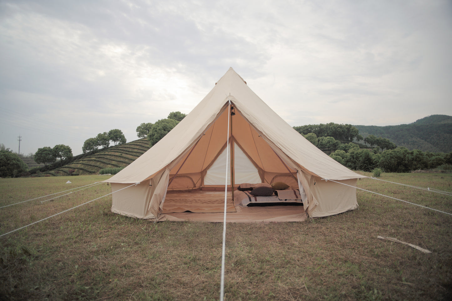 钟形帐篷 3 和 4 M。 